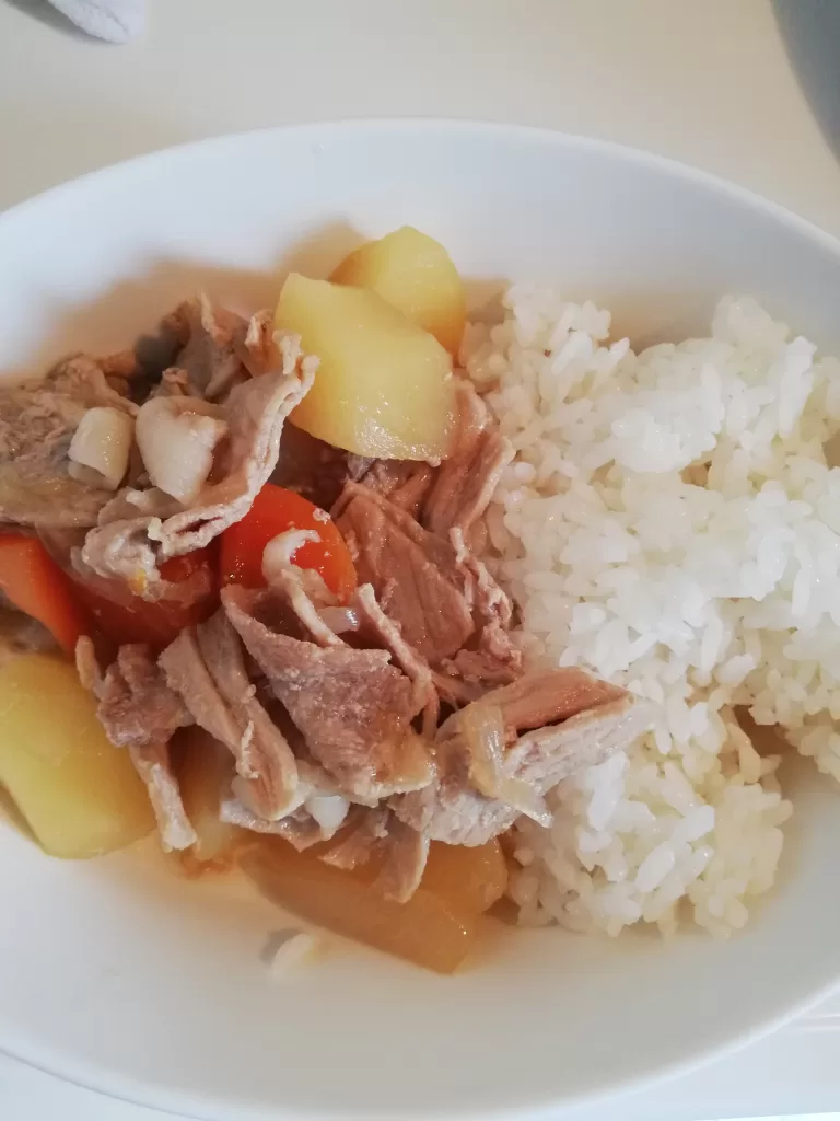 今日もクソまずい妻の昼御飯で、私は本当に泣きたい気持ちです。