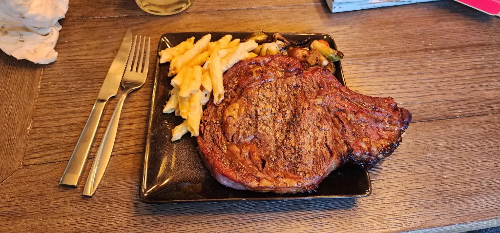 今日の夕飯での出来事です。 ステーキを作ったのですが、旦那に「マズイ、何だこれ…二度と食いたくない。