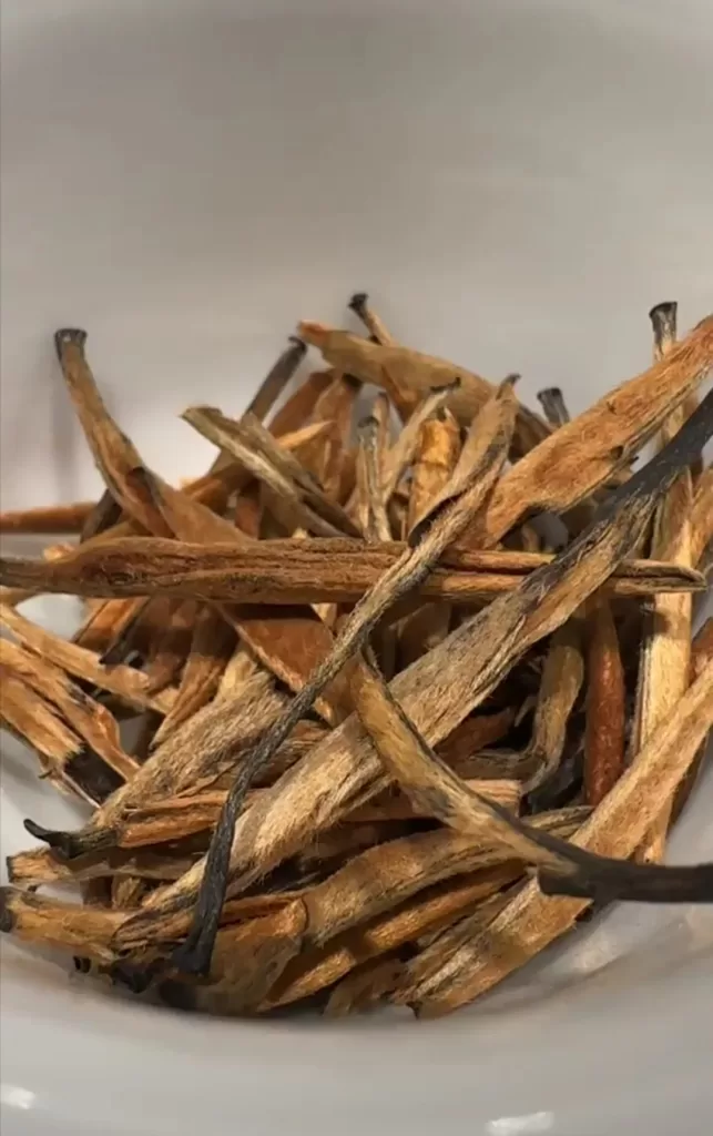 【困惑】晩御飯に謎の木出現！食べ方が分からず迷惑中【助言求む】