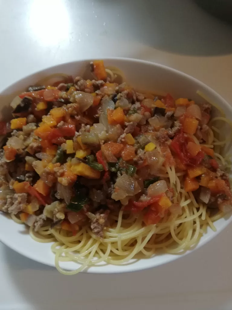 私の妻が作るパスタは、正直言ってとても不味いです。 ソースが麺と絡まず、麺の主張が強すぎるのです。